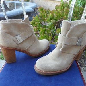 Ugg Beige Suede Fur Chunky Heel Strap 8 39 7 1/2